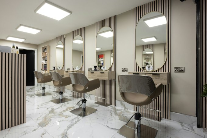 Jak biophilic design poprawia atmosferę i relaks w salonie fryzjerskim?