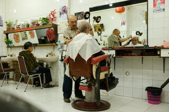Jak zaaranżować przestrzeń roboczą w salonie barberskim?